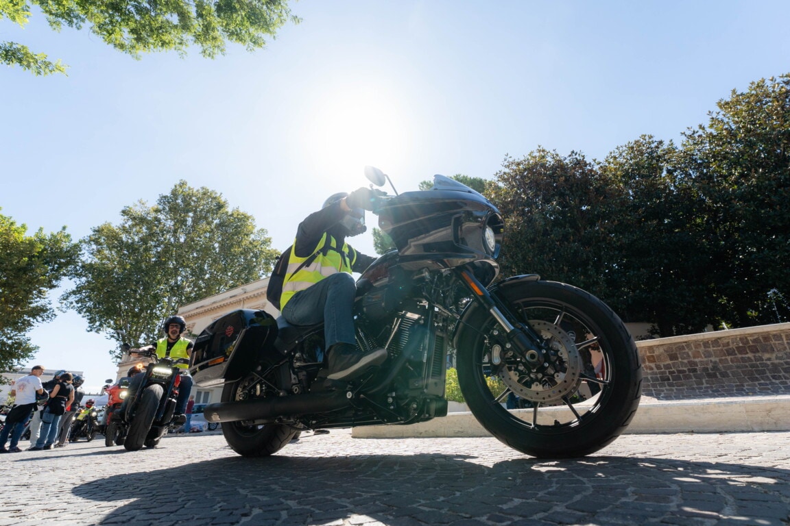 Che festa a Roma, al Gazometro migliaia di appassionati tra moto da provare e cromature: le foto 