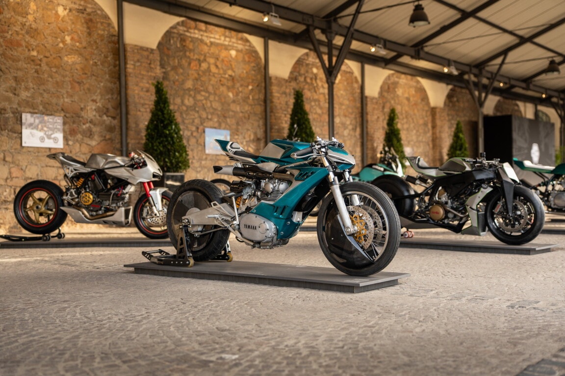 Che festa a Roma, al Gazometro migliaia di appassionati tra moto da provare e cromature: le foto 