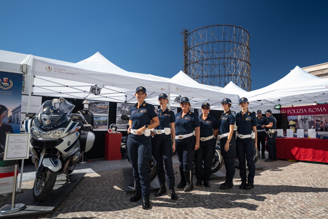 Che festa a Roma, al Gazometro migliaia di appassionati tra moto da provare e cromature: le foto 