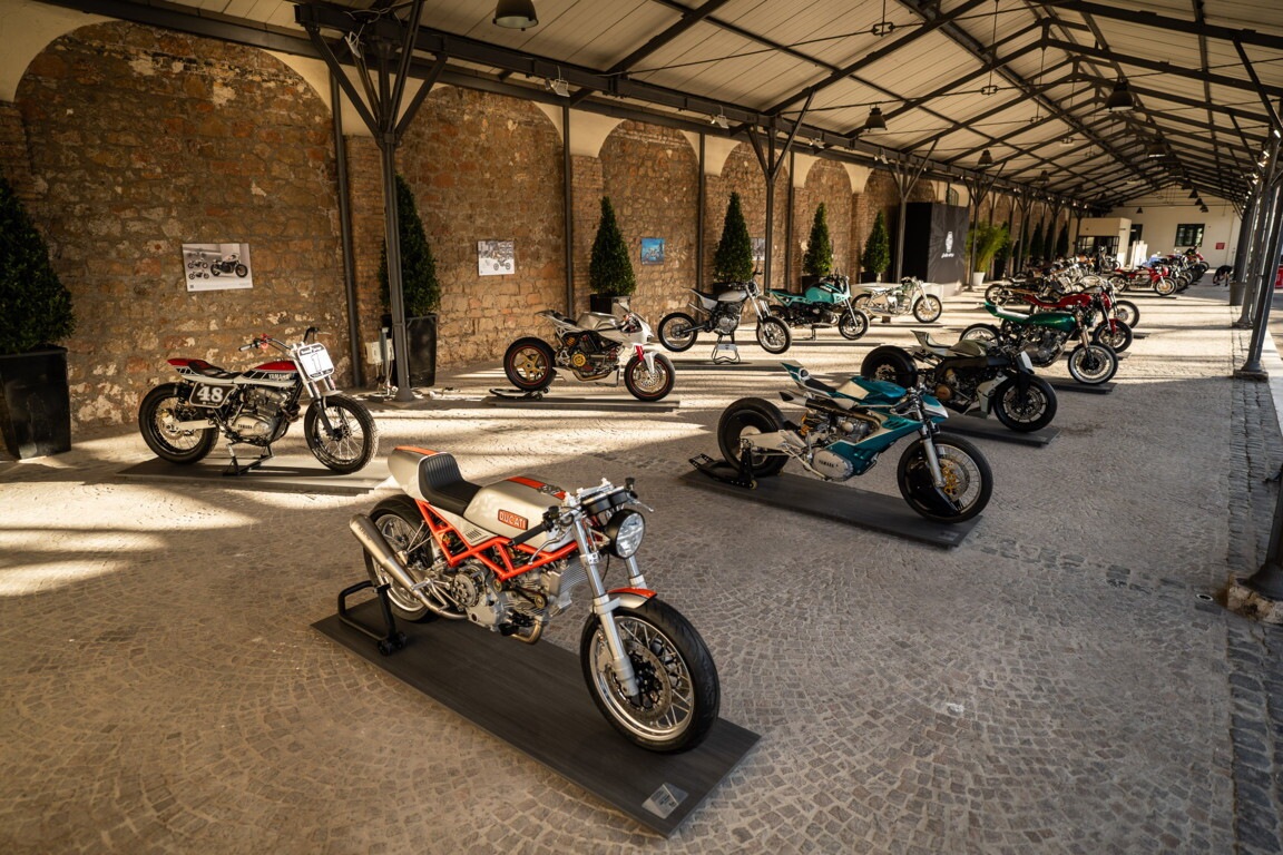 Che festa a Roma, al Gazometro migliaia di appassionati tra moto da provare e cromature: le foto 