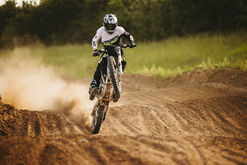 Triumph TF 250-X 2027, spettacolo in pista: le foto