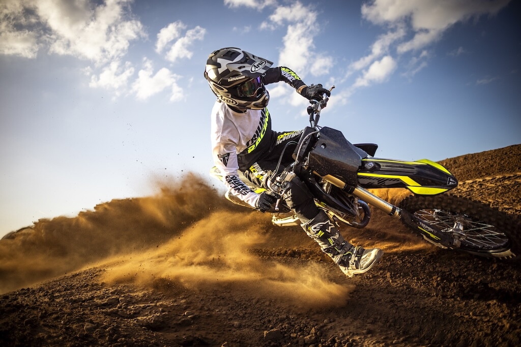 Triumph TF 250-X 2027, spettacolo in pista: le foto