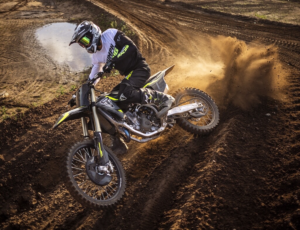 Triumph TF 250-X 2027, spettacolo in pista: le foto