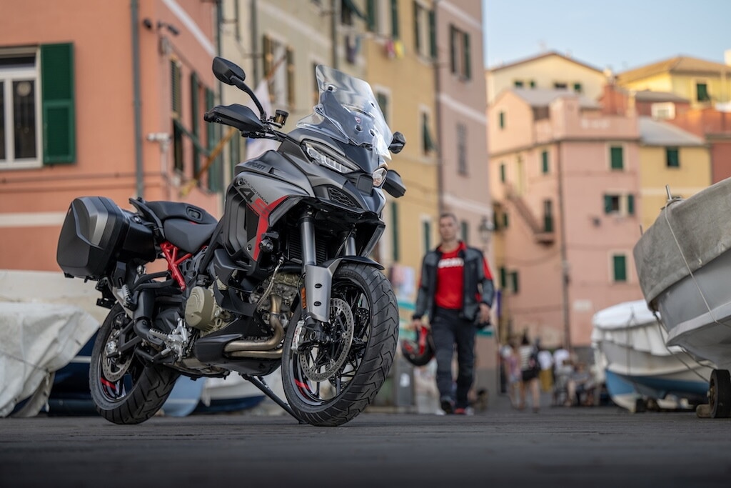 Ducati Multistrada V4 S Grand Tour: nata per macinare chilometri. Le foto