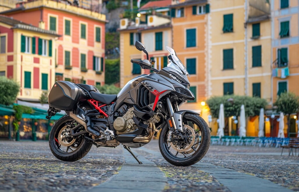 Ducati Multistrada V4 S Grand Tour: nata per macinare chilometri. Le foto