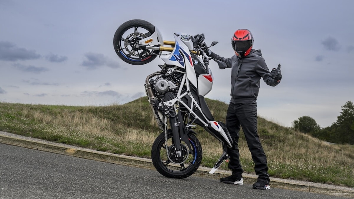 BMW F 450 R, la nuova naked sportiva per la patente A2