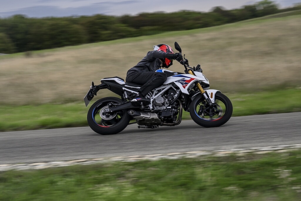 BMW F 450 R: la nuova naked A2 promette divertimento. Le foto