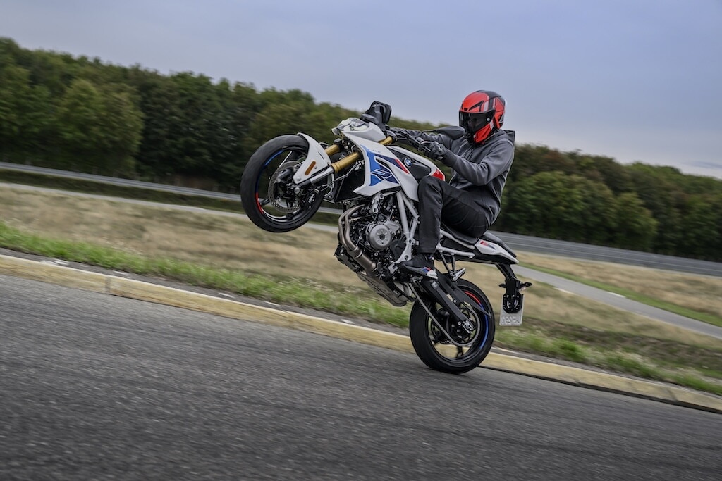 BMW F 450 R: la nuova naked A2 promette divertimento. Le foto