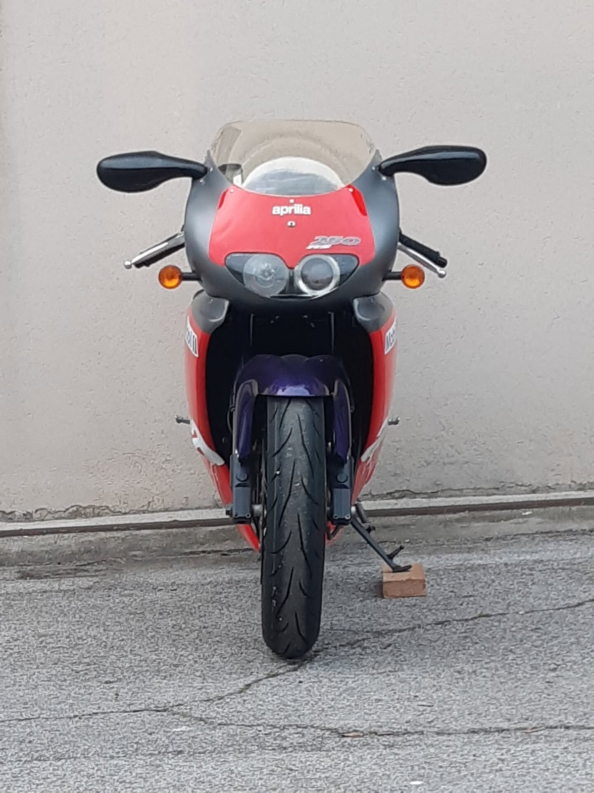 La Aprilia RS 250 di Loris Reggiani all'asta: le foto