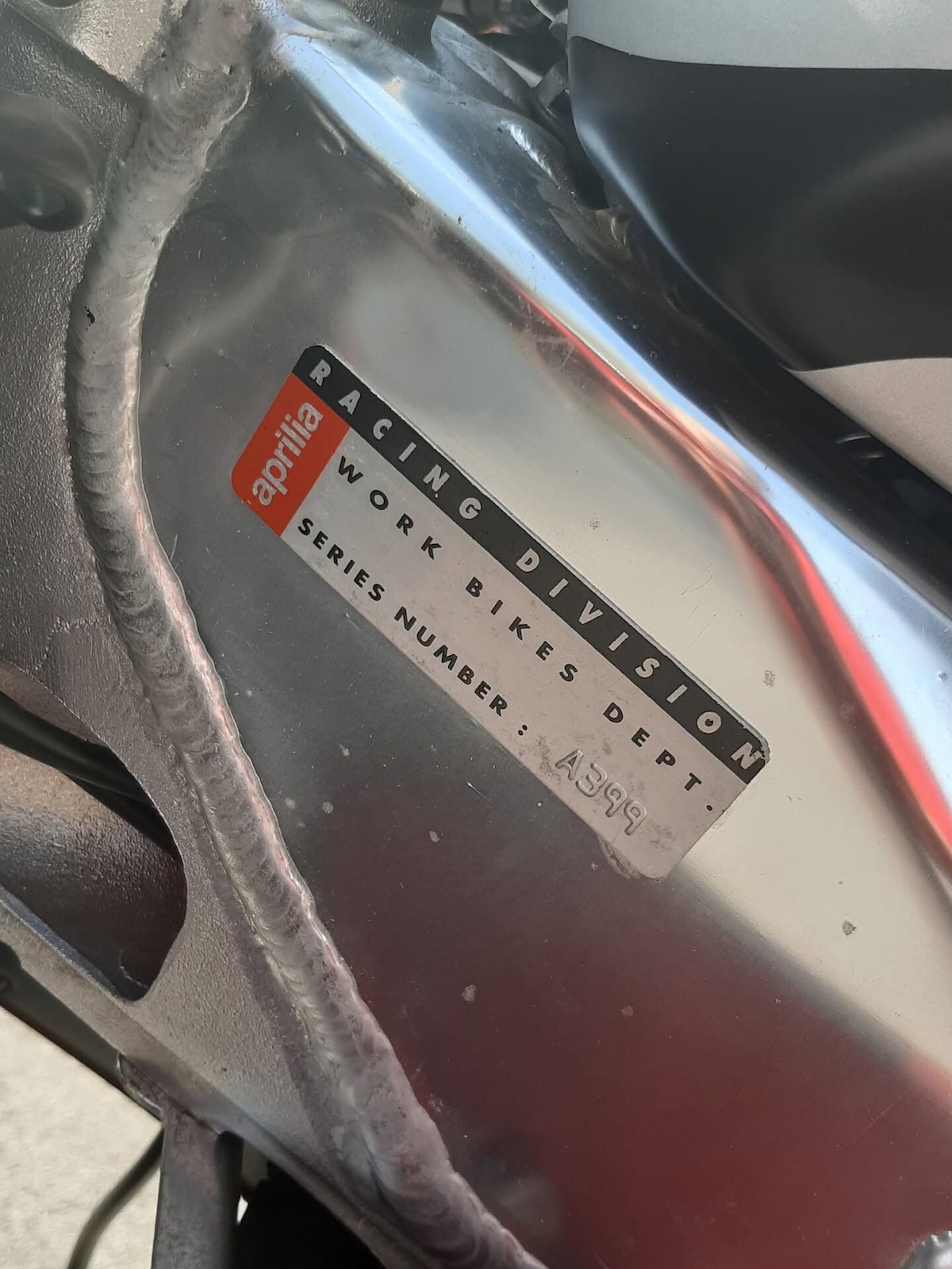 La Aprilia RS 250 di Loris Reggiani all'asta: le foto