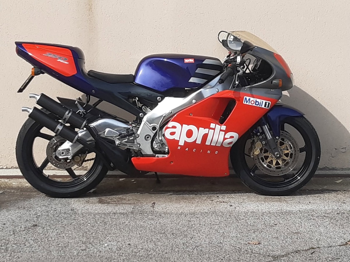 La Aprilia RS 250 di Loris Reggiani all'asta: le foto