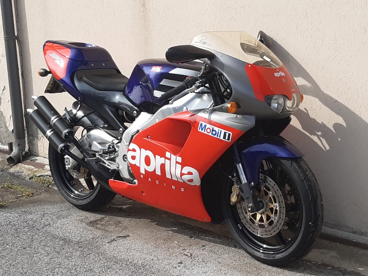 La Aprilia RS 250 di Loris Reggiani all'asta: le foto