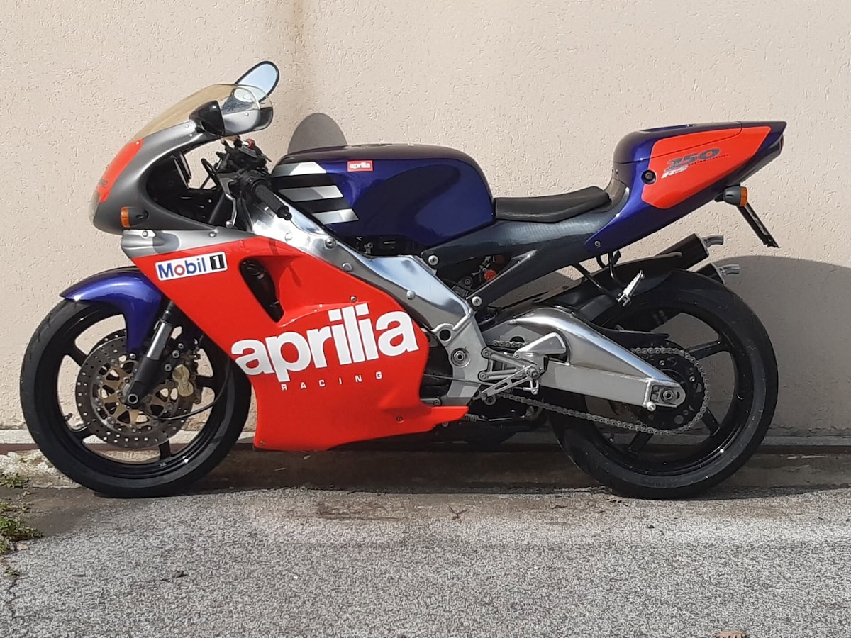 La Aprilia RS 250 di Loris Reggiani all'asta: le foto