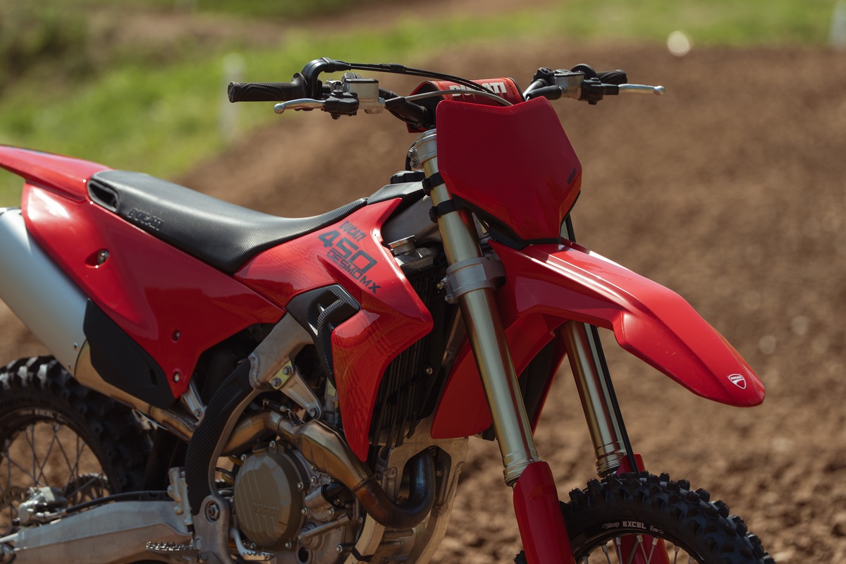 Ducati Desmo450 MX e 450 MX Factory 2027: le foto