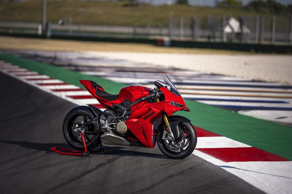 Ducati aggiorna la Panigale V4  per il 2027: le foto