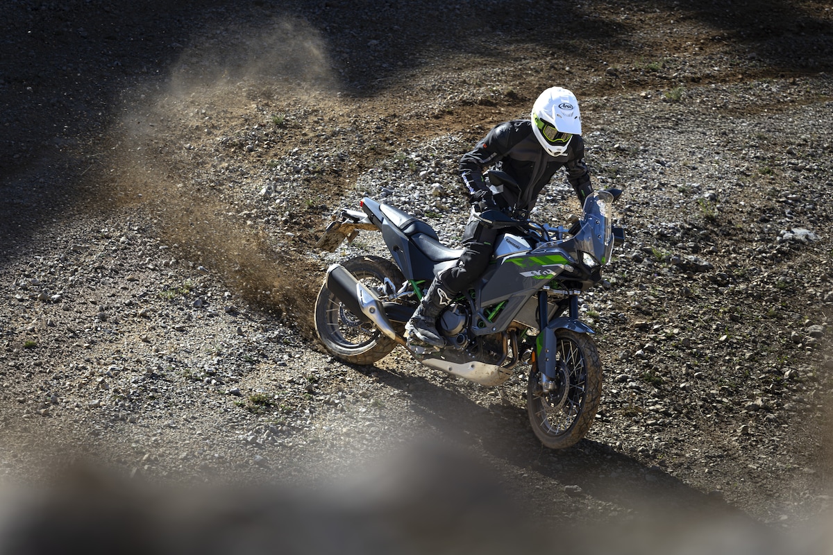 Nuova Kawasaki KLE650 2027: le foto