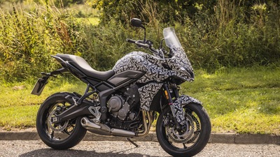 Triumph: nuova Tiger Sport 660 FOTO