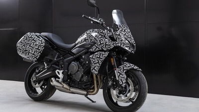 Triumph: arriva la crossover entry level Tiger Sport 660