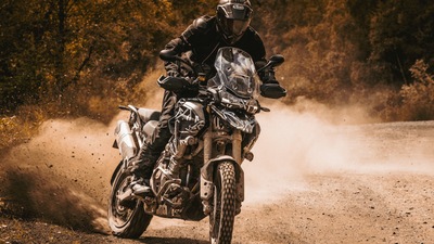 Triumph: la nuova Tiger 1200 promette scintille tra le maxi Adventure