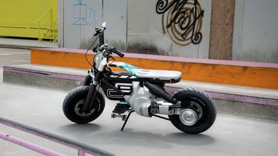 BMW punta ai giovanissimi: ecco il Concept CE 02