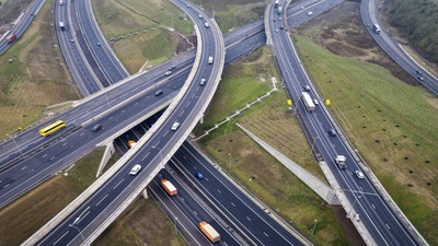 Vìoli la corsia d'emergenza chiusa al traffico? Arriva la multa