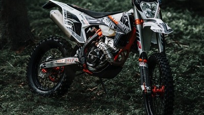 Commercio illegale di moto da cross, due arresti in Italia