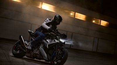 BMW S 1000 R 2025: le foto