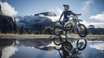 Husqvarna punta sul fascino dell’Enduro elettrico con la Pioneer