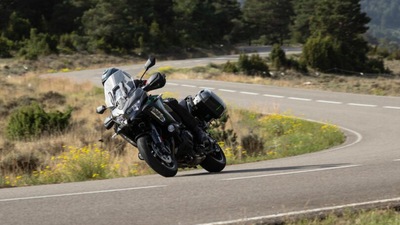 Test Kawasaki Versys 1100: si viaggia in businness