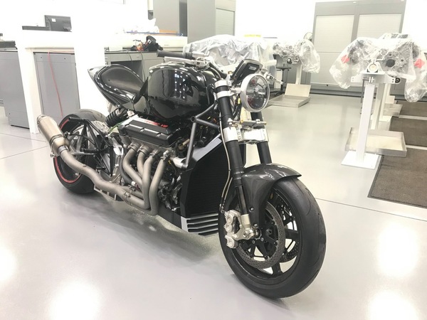 Eisenberg V8, la naked mostruosa da 500 cv