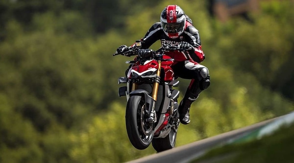 Ducati Streetfighter V4: "Da 0 a 200 in 7 secondi, una forza della natura"