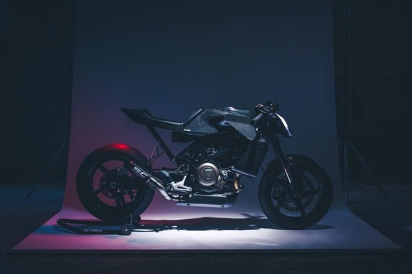 Una Husqvarna by Bad Winners per Charles Leclerc