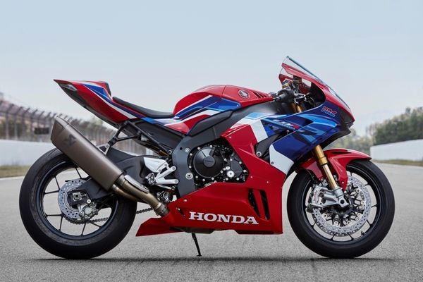Honda CBR 1000 RR-R: condannata a vincere