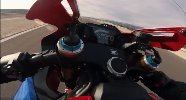 L'urlo della CBR 1000 RR-R: la Honda Fireblade mostra i muscoli VIDEO