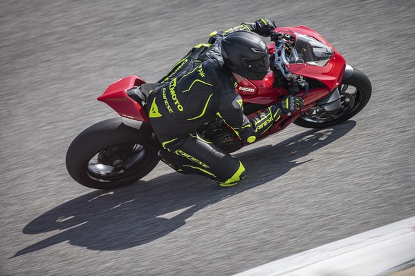 Prova Ducati Panigale V4S 2020, quanto è più facile?