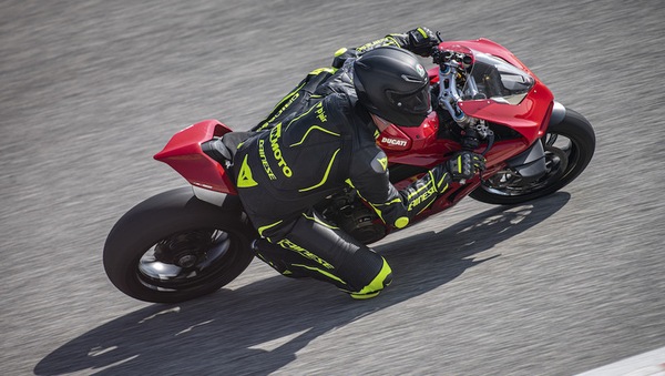 Prova Ducati Panigale V4S 2020, quanto è più facile?
