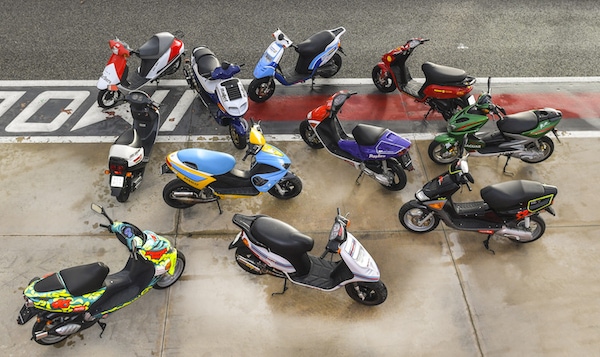 Un giorno da leoni: a Imola con gli scooter 50 anni '90