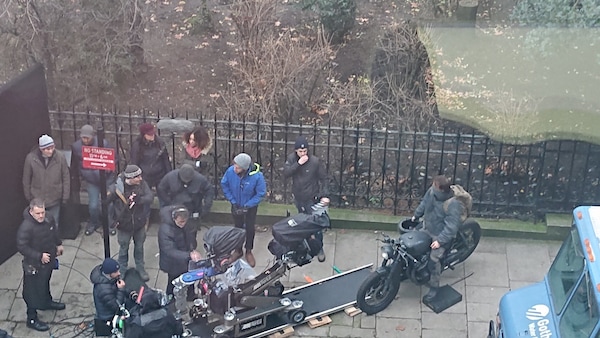 The Batman, spunta una moto dal set del film