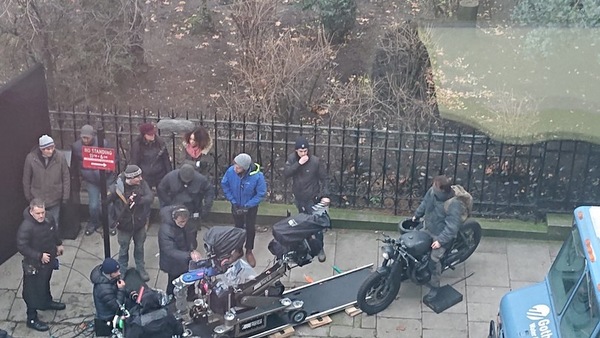 The Batman, spunta una moto dal set del film