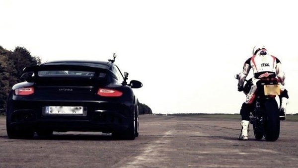 Auto o moto? Meglio la moto: ecco perché