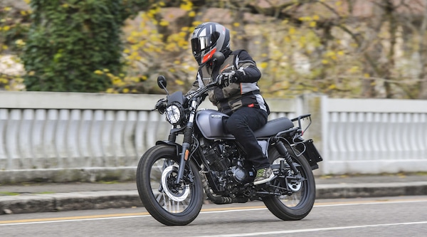 Test, Brixton Felsberg 125: scrambler cosmopolita