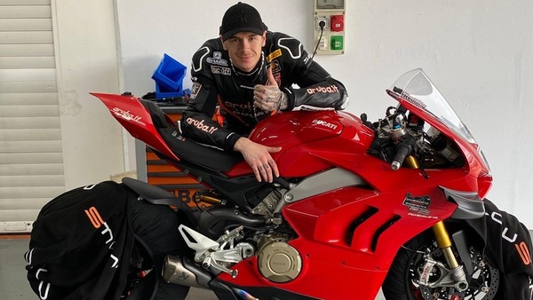 Ducati Panigale: Redding "mostruoso" a Valencia con la V4 di serie