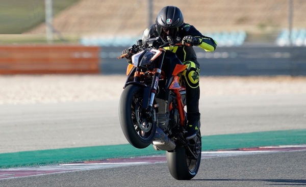 Video-Prova, KTM 1290 Super Duke R: forza bestiale