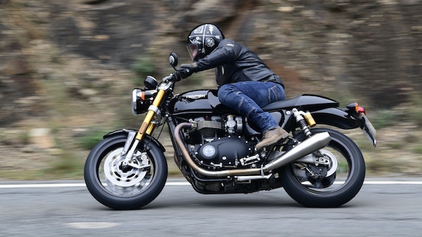 Triumph Thruxton RS: top model da "sparo"