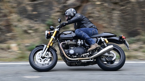 Triumph Thruxton RS: top model da "sparo"
