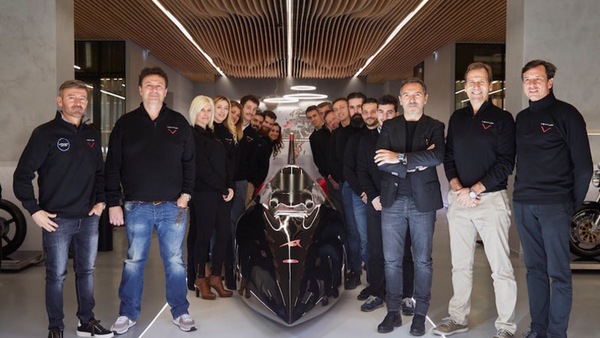 Max Biaggi: sfida al record per moto elettrica