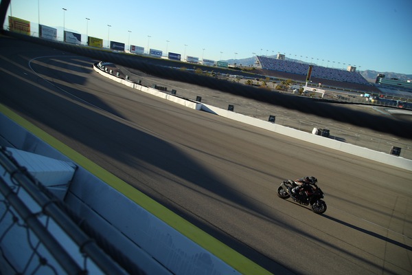 Kawasaki Z H2: che brividi sull’ovale da Nascar!