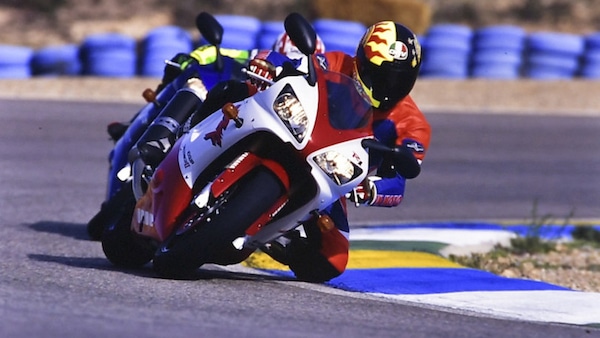 Rewind, Yamaha YZF-R1 '97: la rivoluzione di Iwata