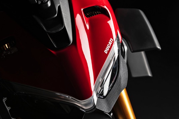 “La Ducati Streetfighter V4 può circolare anche senza ali”