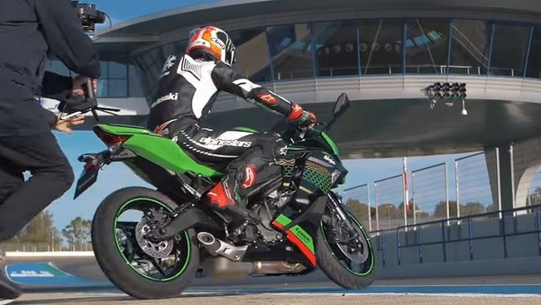 Kawasaki Ninja ZX-25R: Johnny Rea la fa cantare a Jerez